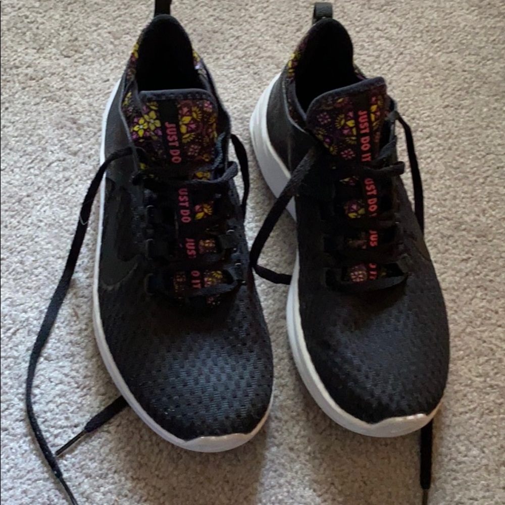 Nike running shoes size 7.5